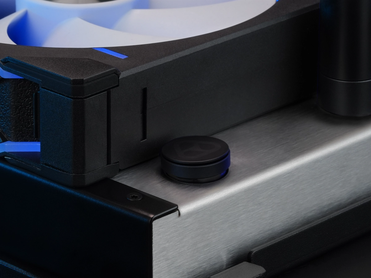 1-DM_Plug-black